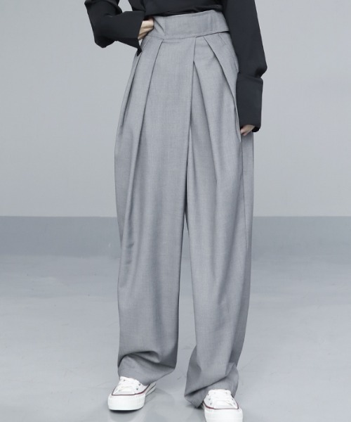KOR(ケーオーアール)の「ランダムタック ベルクロウエスト モードワイドパンツ(スラックス・レディース・ブラック/グレー・S/M/L/XL/2XL/3XL)」の2枚目の写真