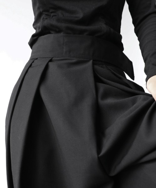 KOR(ケーオーアール)の「ランダムタック ベルクロウエスト モードワイドパンツ(スラックス・レディース・ブラック/グレー・S/M/L/XL/2XL/3XL)」の7枚目の写真