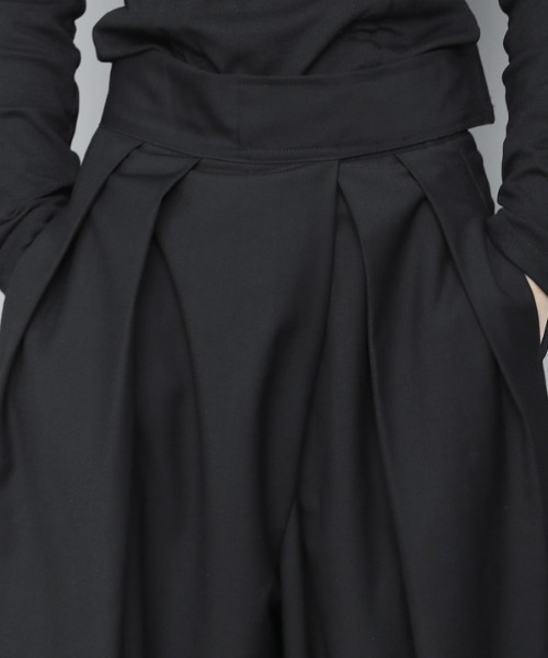 KOR(ケーオーアール)の「ランダムタック ベルクロウエスト モードワイドパンツ(スラックス・レディース・ブラック/グレー・S/M/L/XL/2XL/3XL)」の4枚目の写真