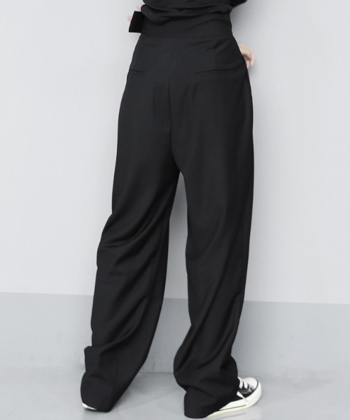 KOR(ケーオーアール)の「ランダムタック ベルクロウエスト モードワイドパンツ(スラックス・レディース・ブラック/グレー・S/M/L/XL/2XL/3XL)」の5枚目の写真