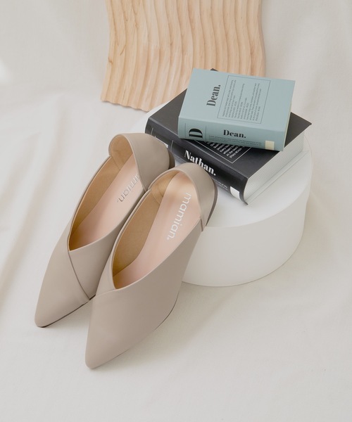 MAMIAN（マミアン）の「ポインテッドトゥ バブーシュ（その他シューズ・レディース・ホワイト/シルバー/シルバー系その他/グレイッシュベージュ/ダークブラウン・S/M/L/LL）」の3枚目の写真