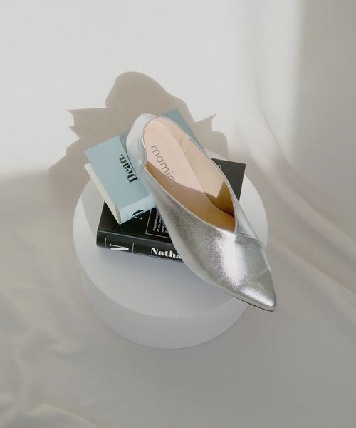 MAMIAN（マミアン）の「ポインテッドトゥ バブーシュ（その他シューズ・レディース・ホワイト/シルバー/シルバー系その他/グレイッシュベージュ/ダークブラウン・S/M/L/LL）」の4枚目の写真