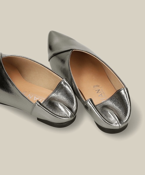 MAMIAN（マミアン）の「ポインテッドトゥ バブーシュ（その他シューズ・レディース・ホワイト/シルバー/シルバー系その他/グレイッシュベージュ/ダークブラウン・S/M/L/LL）」の20枚目の写真