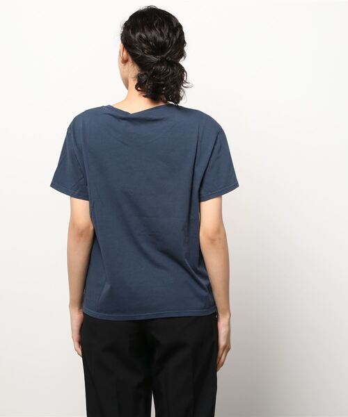Nudie Jeans(ヌーディージーンズ)の「Lisa Blue Heart Tシャツ(Tシャツ/カットソー・レディース・ネイビー/グレー・X-SMALL/SMALL/MEDIUM)」の3枚目の写真