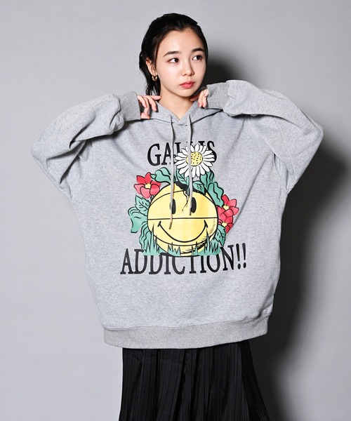 GALLIS ADDICTION(ガリスアディクション)の「GA×SMILEY-FACE BASKETBALL HOODIE/スマイリーフェイス パーカー(パーカー・メンズ・ブラック/グレー・M/L)」の2枚目の写真