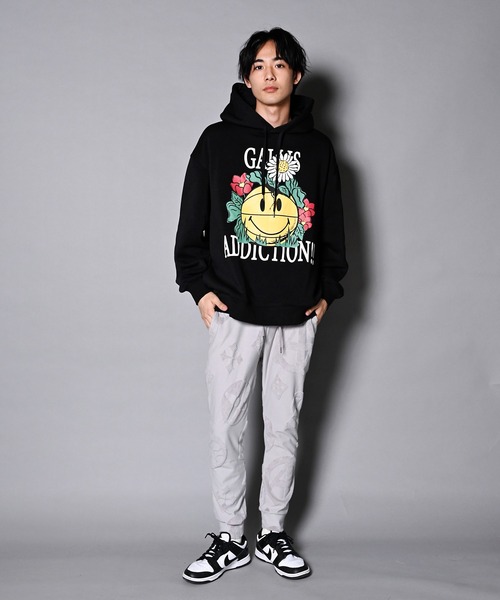 GALLIS ADDICTION(ガリスアディクション)の「GA×SMILEY-FACE BASKETBALL HOODIE/スマイリーフェイス パーカー(パーカー・メンズ・ブラック/グレー・M/L)」の18枚目の写真
