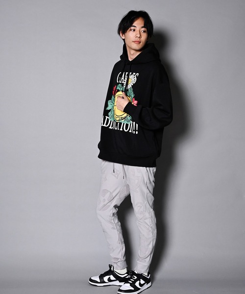 GALLIS ADDICTION(ガリスアディクション)の「GA×SMILEY-FACE BASKETBALL HOODIE/スマイリーフェイス パーカー(パーカー・メンズ・ブラック/グレー・M/L)」の4枚目の写真