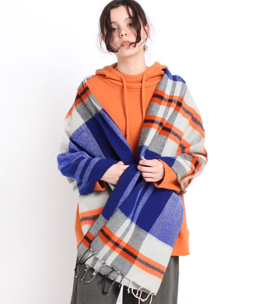 RNA-N（アールエヌエーエヌ）の「E4799 チェックストール（ストール/ショール・レディース・ブラック/ブルー/ライトイエロー/オレンジ/グリーン・FREE）」の7枚目の写真