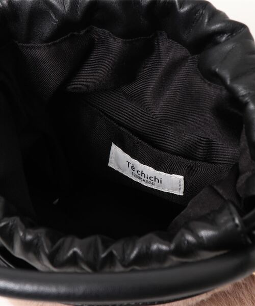 Te chichi TERRASSE（テチチテラス）の「ファー巾着バッグ（ショルダーバッグ・レディース・ブラック/ベージュ・ﾌﾘ-）」の5枚目の写真