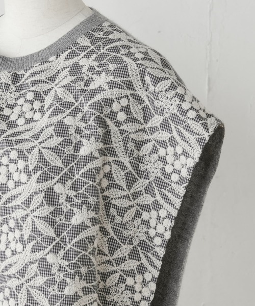 BEARDSLEY（ビアズリー）の「刺繍バギーパンツとセットアップでのコーディネートもおすすめ フロント刺繍ベスト（ベスト・レディース・アイボリー/ダークグレー・FREE）」の6枚目の写真