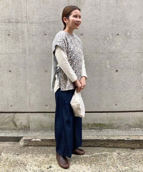 BEARDSLEY（ビアズリー）の「刺繍バギーパンツとセットアップでのコーディネートもおすすめ フロント刺繍ベスト（ベスト・レディース・アイボリー/ダークグレー・FREE）」の15枚目の写真