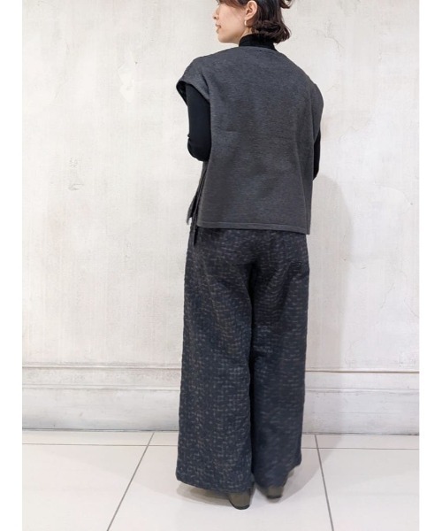 BEARDSLEY（ビアズリー）の「刺繍バギーパンツとセットアップでのコーディネートもおすすめ フロント刺繍ベスト（ベスト・レディース・アイボリー/ダークグレー・FREE）」の22枚目の写真