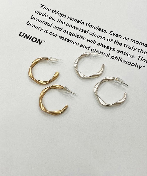 apres jour mignon（アプレジュールミニョン）の「【apresjour mignon×ARIAZ】変形シンプルピアス（ピアス（両耳用）・レディース・シルバー/ゴールド・ONESIZE）」の4枚目の写真
