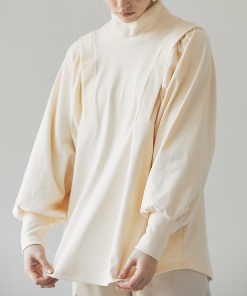 and R(アンドアール)の「マシュマロタッチボリュームスリーブトップス(Tシャツ/カットソー・レディース・ブラック/アイボリー・FREE)」の1枚目の写真
