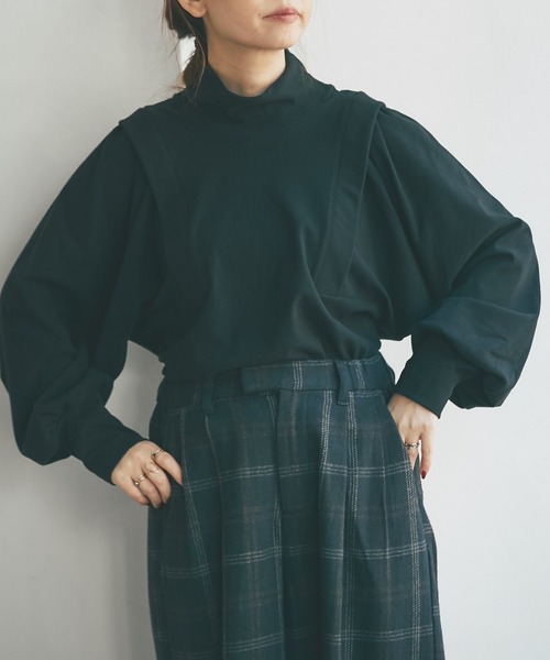 and R(アンドアール)の「マシュマロタッチボリュームスリーブトップス(Tシャツ/カットソー・レディース・ブラック/アイボリー・FREE)」の2枚目の写真