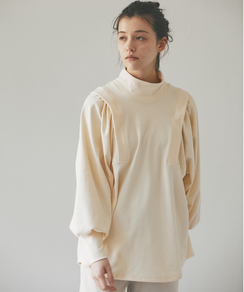and R(アンドアール)の「マシュマロタッチボリュームスリーブトップス(Tシャツ/カットソー・レディース・ブラック/アイボリー・FREE)」の7枚目の写真