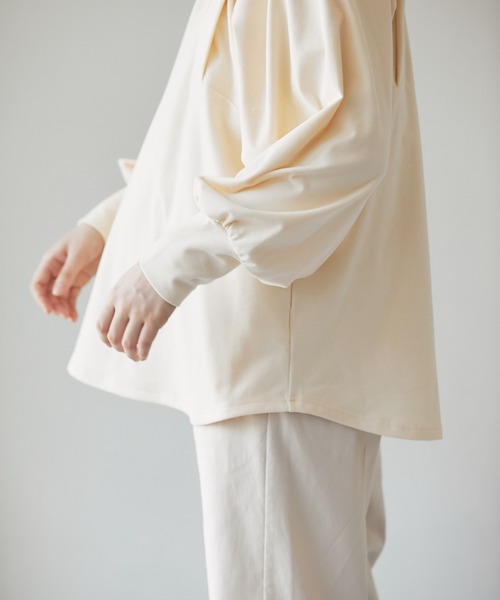 and R(アンドアール)の「マシュマロタッチボリュームスリーブトップス(Tシャツ/カットソー・レディース・ブラック/アイボリー・FREE)」の8枚目の写真