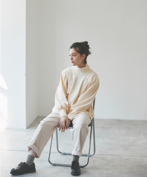 and R(アンドアール)の「マシュマロタッチボリュームスリーブトップス(Tシャツ/カットソー・レディース・ブラック/アイボリー・FREE)」の13枚目の写真