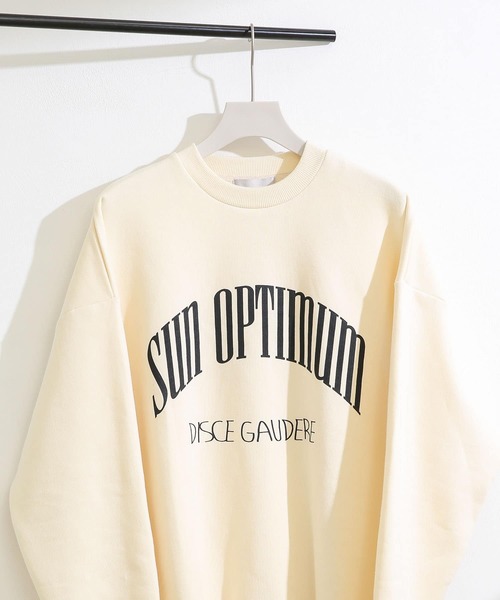 SENSE OF PLACE by URBAN RESEARCH(センスオブプレイスバイアーバンリサーチ)の「『ユニセックス』カレッジグラフィックスウェットシャツ(スウェット・メンズ・アイボリー/ピンク/ブラック/ライトブルー・LARGE/X-LARGE/MEDIUM)」の2枚目の写真