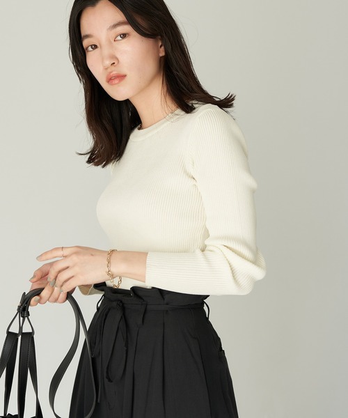 earth music&ecology（アースミュージックアンドエコロジー）の「クルーネックリブニットプルオーバー（Tシャツ/カットソー・レディース・ブラック/オフホワイト/ライトグリーン/モカ・S/M）」の2枚目の写真