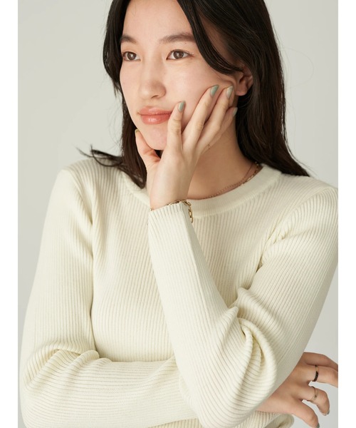 earth music&ecology（アースミュージックアンドエコロジー）の「クルーネックリブニットプルオーバー（Tシャツ/カットソー・レディース・ブラック/オフホワイト/ライトグリーン/モカ・S/M）」の9枚目の写真