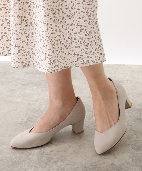grove(グローブ)の「【はっ水加工】やわここちチャンキーヒールパンプス(ヒール5.0cm)(パンプス・レディース・サンドベージュ/ピンク系/グレー/グリーン系・45/25/30/35/50/40/20/55/10/15 )」の13枚目の写真