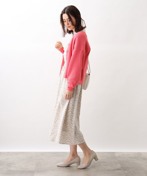 grove(グローブ)の「【はっ水加工】やわここちチャンキーヒールパンプス(ヒール5.0cm)(パンプス・レディース・サンドベージュ/ピンク系/グレー/グリーン系・45/25/30/35/50/40/20/55/10/15 )」の14枚目の写真