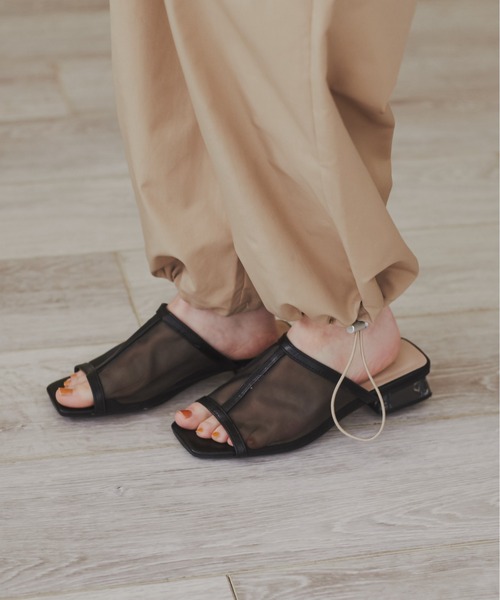 ANGIE（アンジー）の「スクエアトゥチュールクリアヒールサンダル（サンダル・レディース・ブラック/ベージュ/アイボリー・MEDIUM/LARGE/X-LARGE）」の3枚目の写真