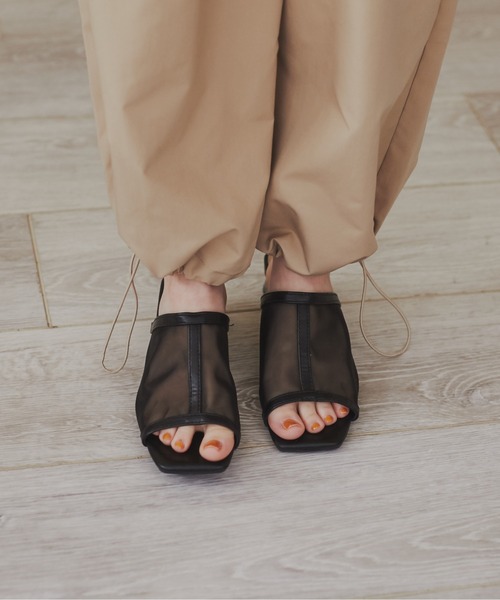 ANGIE（アンジー）の「スクエアトゥチュールクリアヒールサンダル（サンダル・レディース・ブラック/ベージュ/アイボリー・MEDIUM/LARGE/X-LARGE）」の11枚目の写真