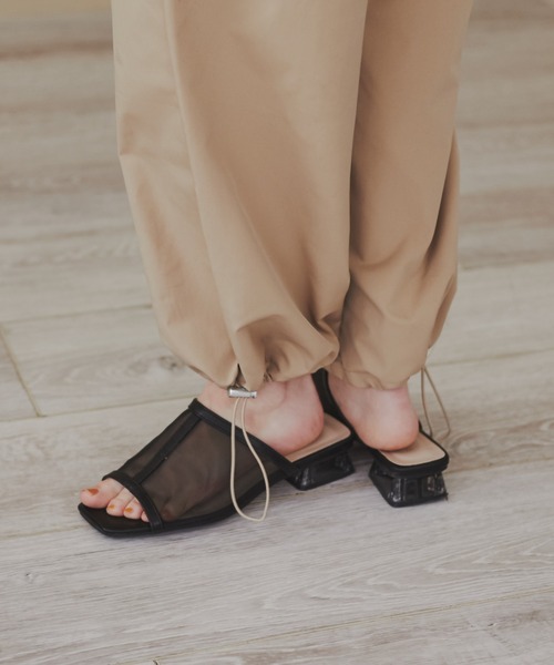 ANGIE（アンジー）の「スクエアトゥチュールクリアヒールサンダル（サンダル・レディース・ブラック/ベージュ/アイボリー・MEDIUM/LARGE/X-LARGE）」の14枚目の写真