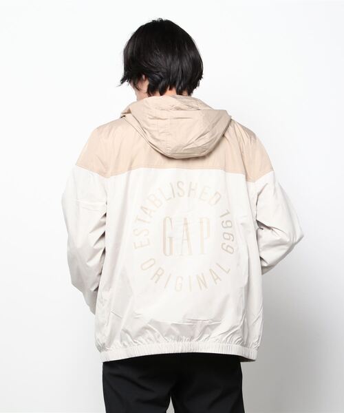GAP(ギャップ)の「パッカブル ウィンドブレーカー(ナイロンジャケット・メンズ・ブルー/ベージュ・XS/S/M/L/XL)」の8枚目の写真