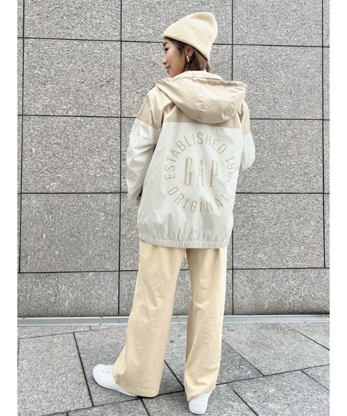 GAP(ギャップ)の「パッカブル ウィンドブレーカー(ナイロンジャケット・メンズ・ブルー/ベージュ・XS/S/M/L/XL)」の18枚目の写真