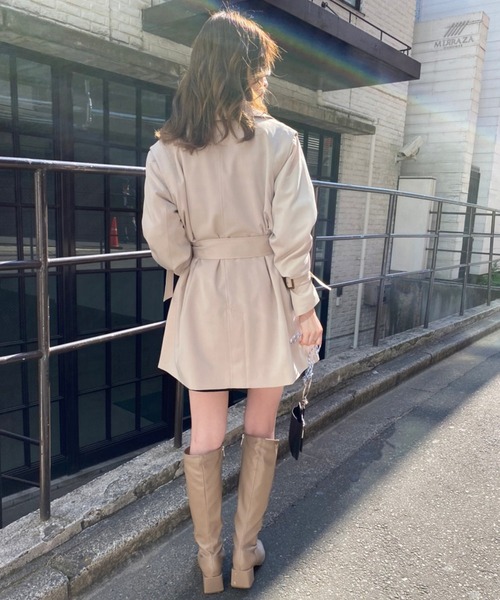 one after another NICE CLAUP(ワンアフターアナザーナイスクラップ)の「ジレにもなるポンチョコート(トレンチコート・レディース・ベージュ/サックスブルー・FREE)」の20枚目の写真