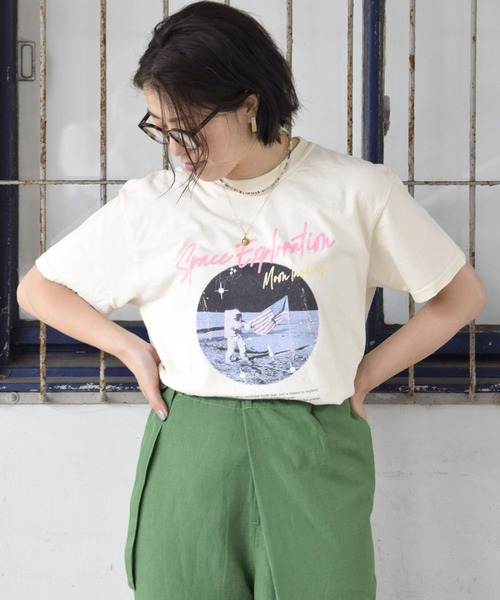 NASA(ナサ)の「【NASA】プリントTシャツ / Space Exploration Rock Tee(Tシャツ/カットソー・レディース・チャコールグレー/アイボリー・FREE)」の1枚目の写真