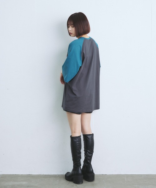 INTER FACTORY(インターファクトリー)の「加藤乃愛 - ラグラン配色Tシャツ made in INTER FACTORY(Tシャツ/カットソー・レディース・ホワイト/チャコールグレー/ベージュ・MEDIUM/LARGE)」の6枚目の写真