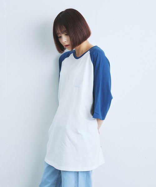 INTER FACTORY(インターファクトリー)の「加藤乃愛 - ラグラン配色Tシャツ made in INTER FACTORY(Tシャツ/カットソー・レディース・ホワイト/チャコールグレー/ベージュ・MEDIUM/LARGE)」の8枚目の写真