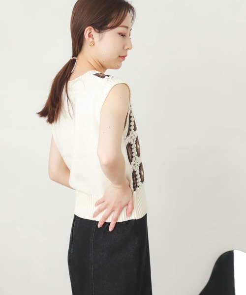 SENSE OF PLACE by URBAN RESEARCH(センスオブプレイスバイアーバンリサーチ)の「クロシェニットベスト(ベスト・レディース・ブラック/アイボリー/ライトベージュ・ONE)」の22枚目の写真