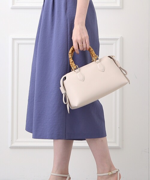 couture brooch（クチュールブローチ）の「◆サイドリボンバンブーボストンバッグ（ハンドバッグ・レディース・ブラック/アイボリー/レッド系1・00）」の4枚目の写真