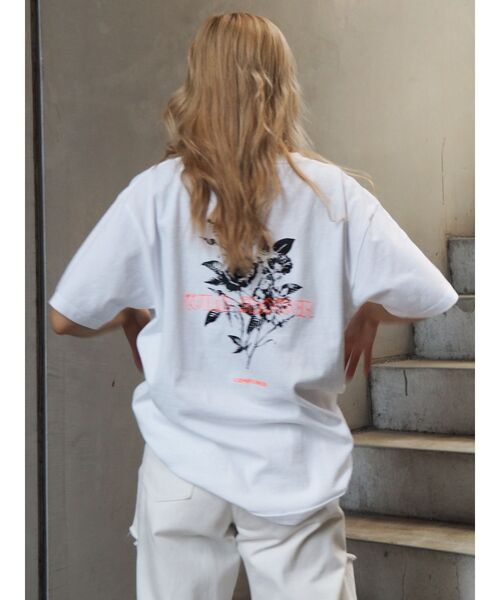 EVRIS（エヴリス）の「WILD FLOWER BIG Tシャツ（Tシャツ/カットソー・レディース・ホワイト/ブラック・FREE）」の17枚目の写真