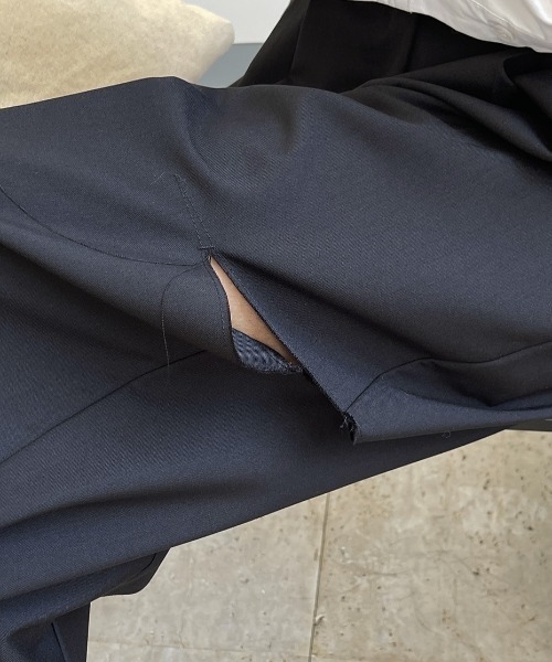 MANGROVE（マングローブ）の「サイドカットアウトワイドレッグパンツ（スラックス・レディース・ブラック/グレー・LARGE/MEDIUM）」の10枚目の写真