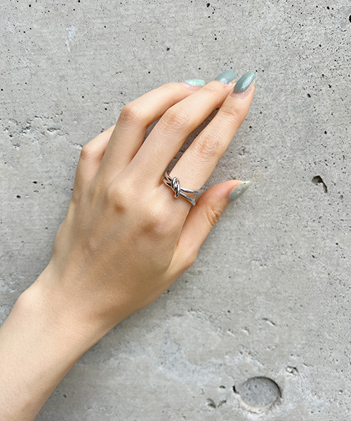 VENCEEXCHANGE（ヴァンスエクスチェンジ）の「変形結びリング（リング・レディース・シルバー/ゴールド・FREE）」の5枚目の写真