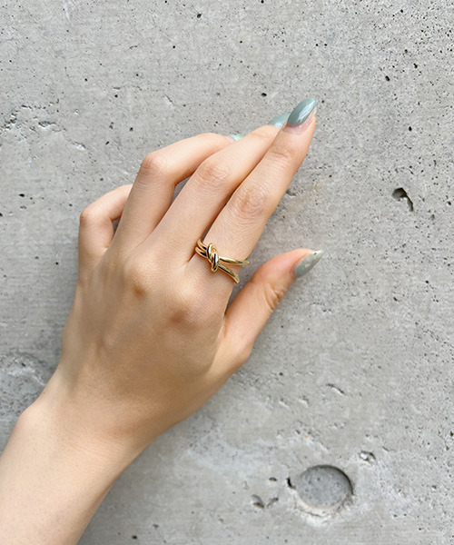 VENCEEXCHANGE（ヴァンスエクスチェンジ）の「変形結びリング（リング・レディース・シルバー/ゴールド・FREE）」の6枚目の写真