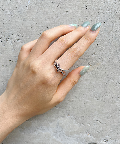 VENCEEXCHANGE（ヴァンスエクスチェンジ）の「変形結びリング（リング・レディース・シルバー/ゴールド・FREE）」の4枚目の写真