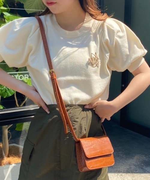 one after another NICE CLAUP（ワンアフターアナザーナイスクラップ）の「ブローチセット半袖ニット（ニット/セーター・レディース・ブラック/ブラウン/レッド/ピンク/アイボリー・FREE）」の2枚目の写真