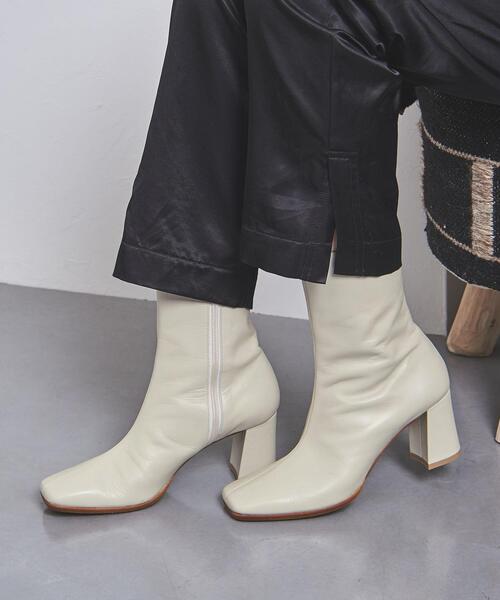 UNITED ARROWS（ユナイテッドアローズ）の「ビッグスクエア ブーツ（ブーツ・レディース・ブラック/オフホワイト・35/36/37h/36h/35h/37/38）」の2枚目の写真