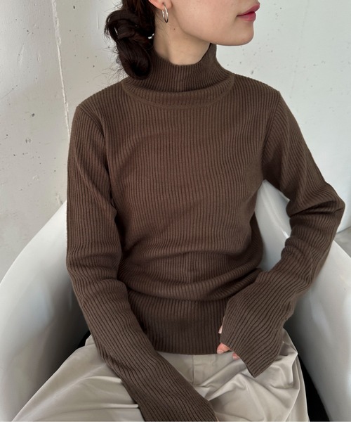 feepur(フェピュール)の「【ハンドウォッシャブル】プチハイネックカラーリブニット(ニット/セーター・レディース・オレンジ/杢グレー/ブラック/ターコイズブルー/グリーン/オフホワイト/ピンク/ブラウン/イエロー/レッド・MEDIUM)」の5枚目の写真