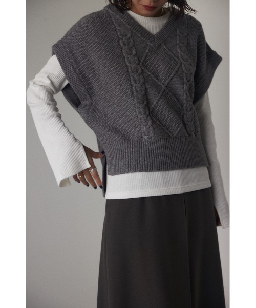 BLACK BY MOUSSY（ブラックバイマウジー）の「cable knit vest（ケーブルニットベスト)（ベスト・レディース・ブラック/トップグレー/ブラウン・FREE）」の7枚目の写真