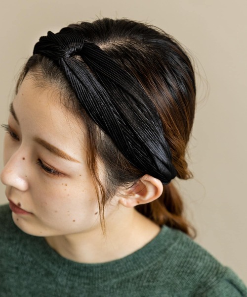 SMELLY(スメリー)の「コーデュロイクロスヘアターバン(ヘアバンド・レディース・ブラック・-)」の1枚目の写真