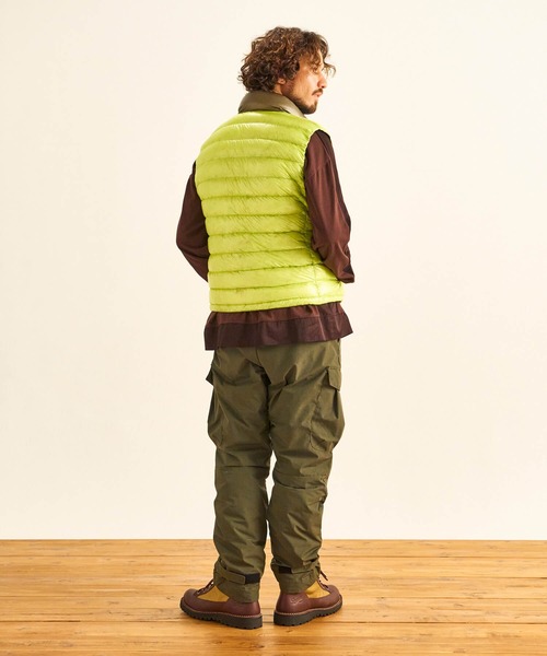 NANGA(ナンガ)の「ULTILIGHT DOWN VEST PACKABLE(MEN)(ダウンベスト・メンズ・ネイビー/ブラック/イエロー系その他/ライム・S/M/L/XL/XXL)」の9枚目の写真