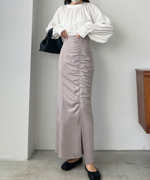 Louere（ルエレ）の「ギャザースリットスカート（スカート・レディース・ライトベージュ/グレイッシュベージュ/ブラック・SMALL/MEDIUM/LARGE/X-LARGE）」の3枚目の写真